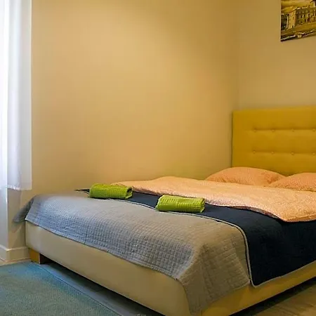Hostel Dream & *